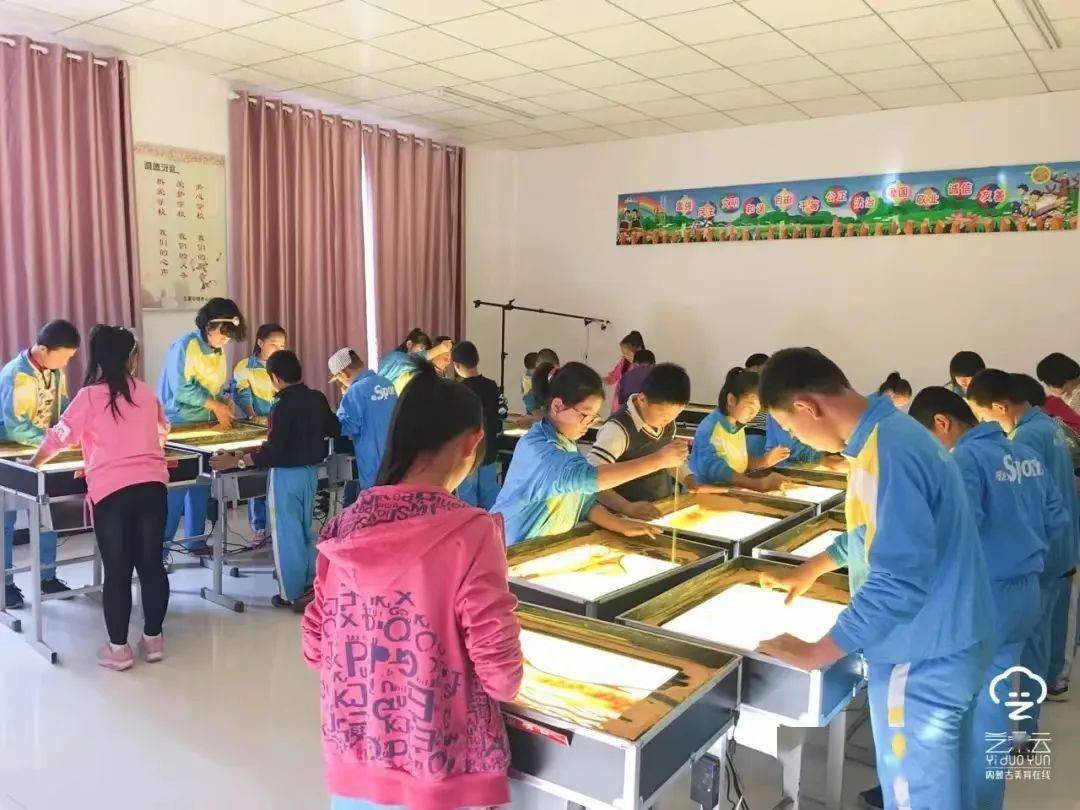 王爱召镇中心小学