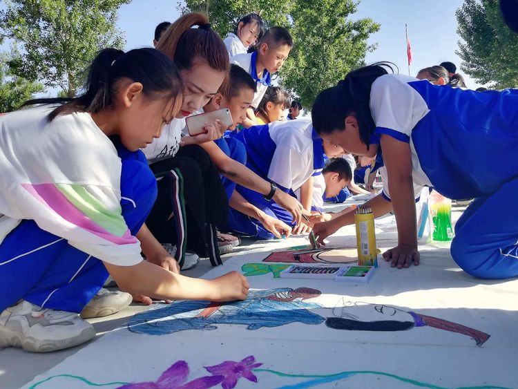 恩格贝镇中心小学