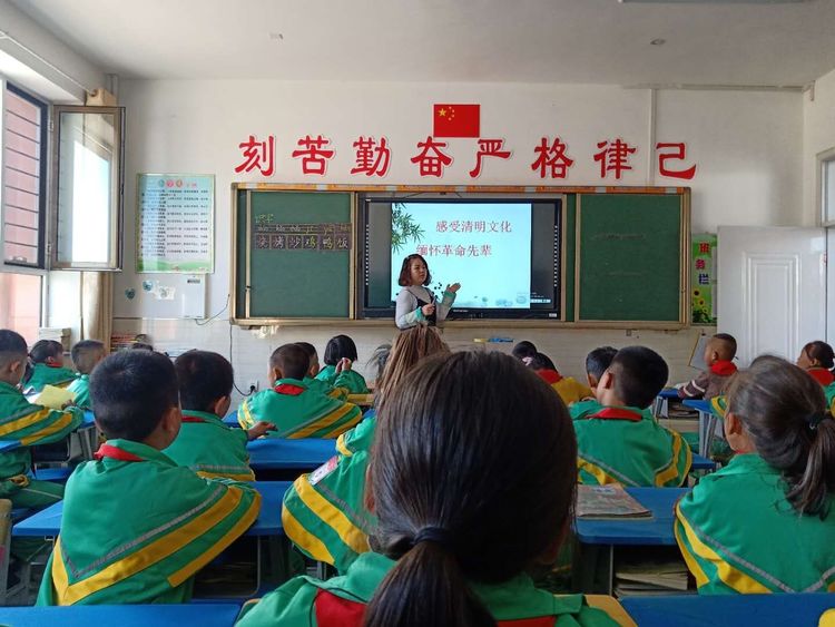 展旦召苏木中心小学